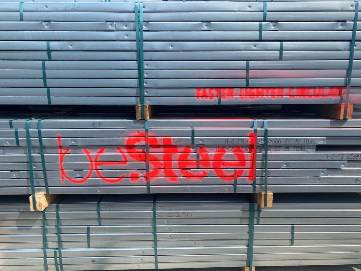Steel frame panels ready to be transported with beSteel trucks.