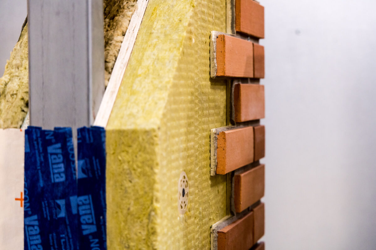 Scale in a wall - beSteel - insulation